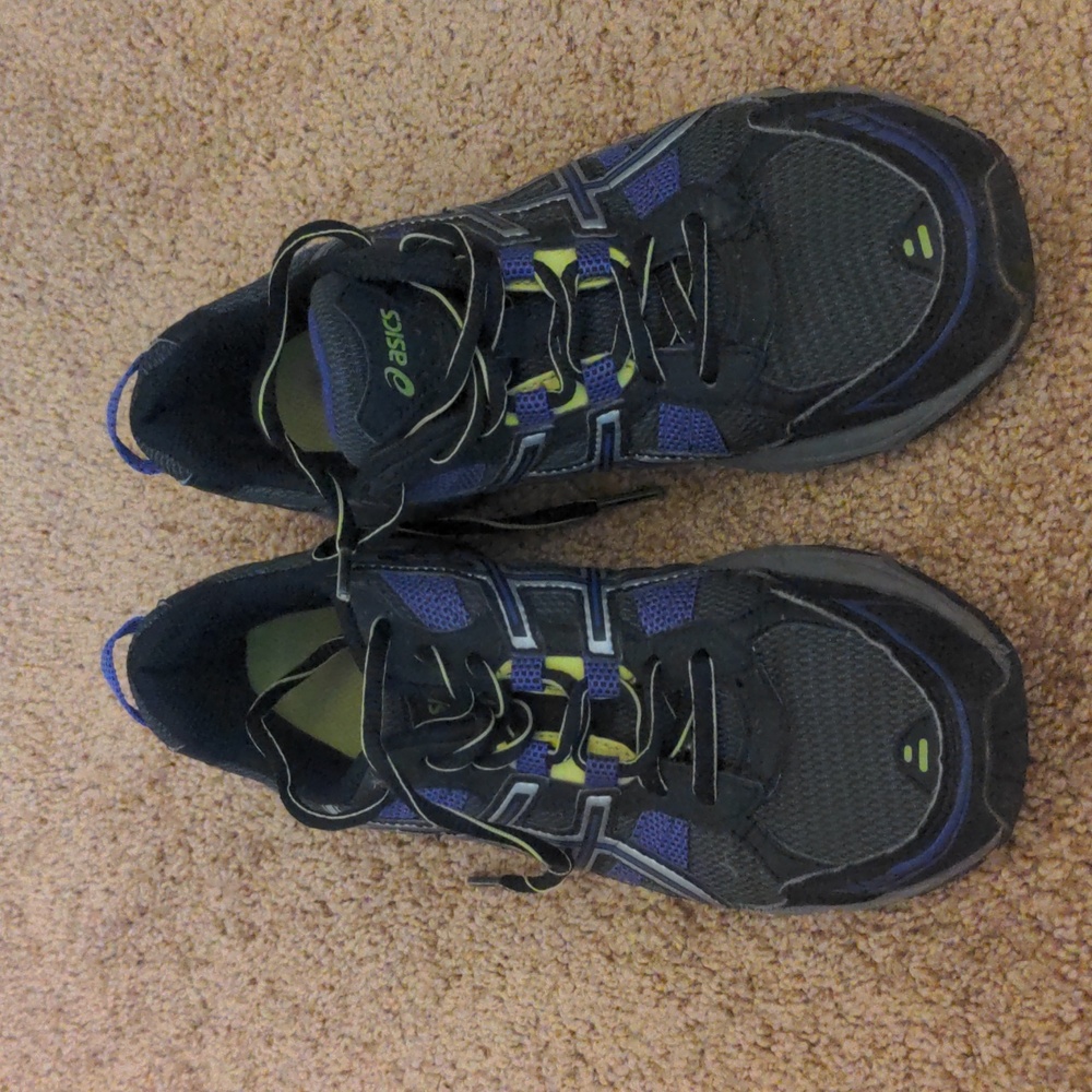 Asics trail sneaker size 8